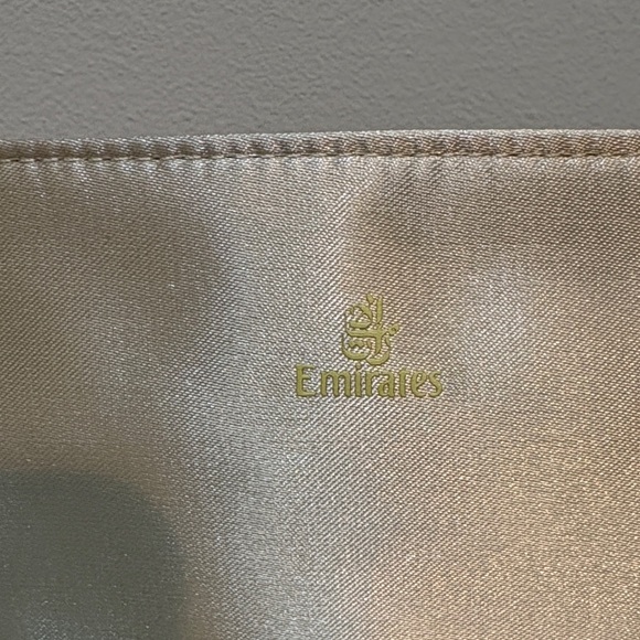 Emirates Airline Amenity Bag Elegant Cream Satin Clutch - Picture 3 of 12